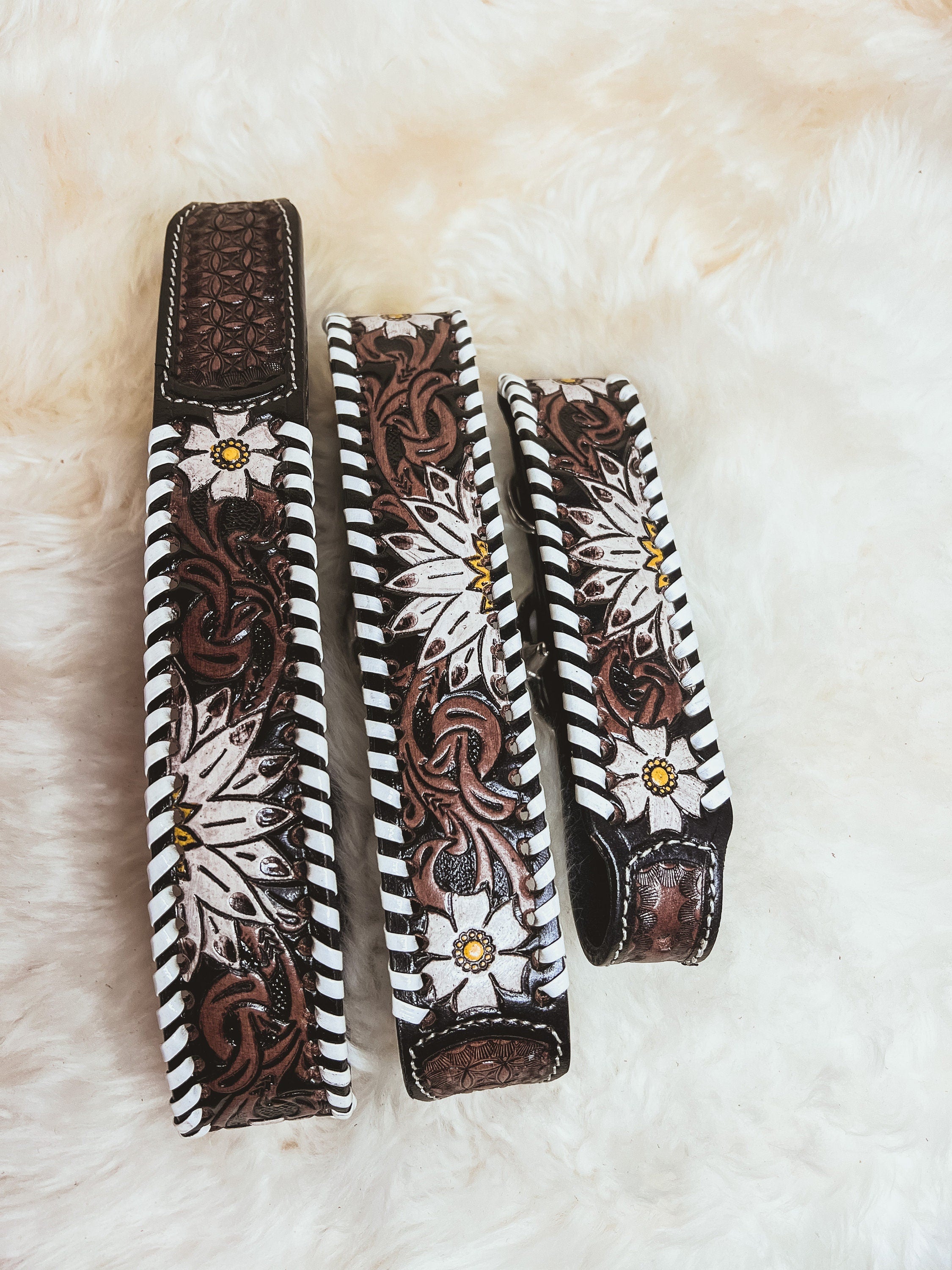 Hand Tooled White whipstitched Daisy Leather Western style Dog Collar