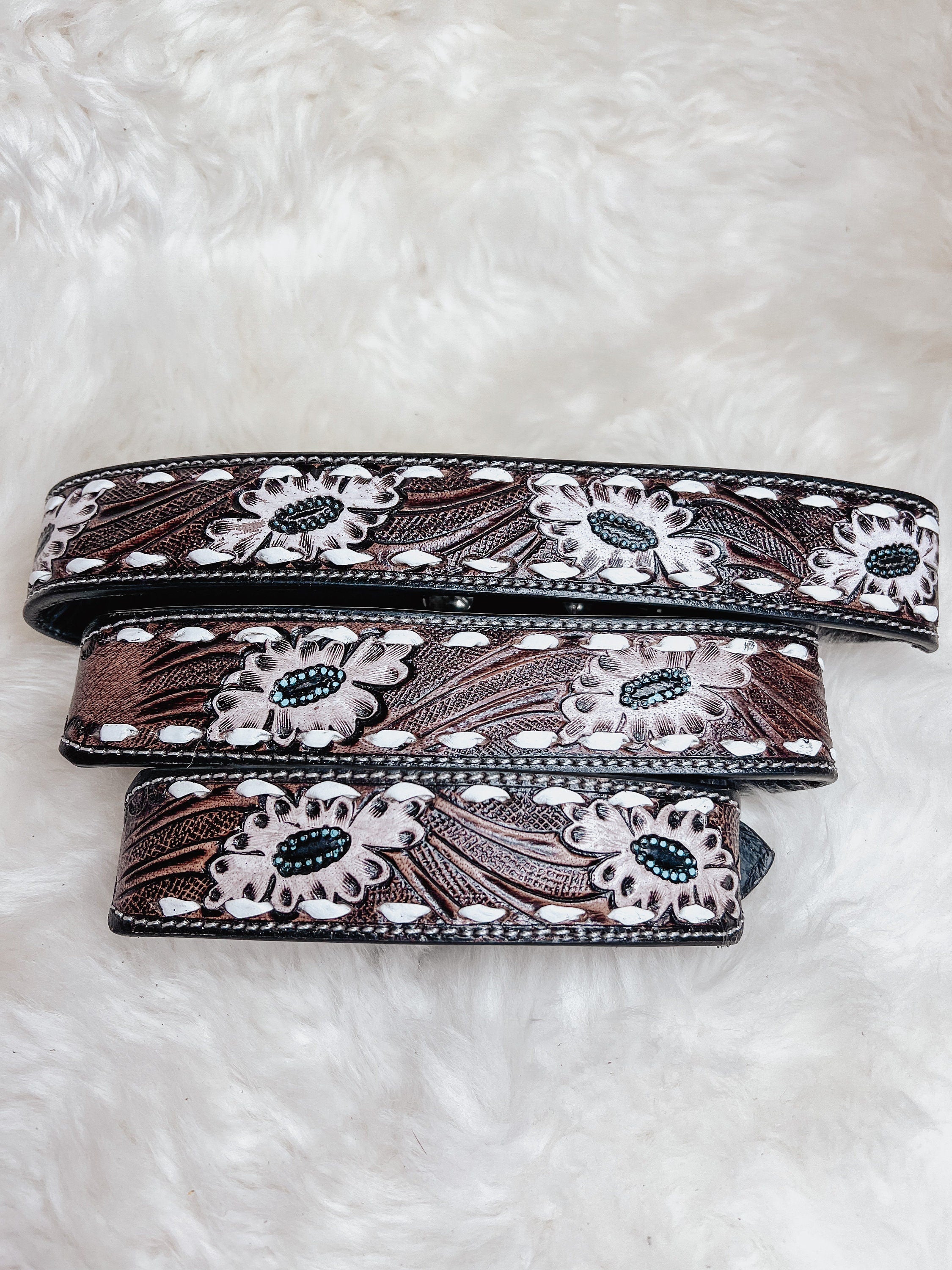 Hand Tooled White whipstitched Daisy Leather Western Dog Collar Cow Dog Farm Dog