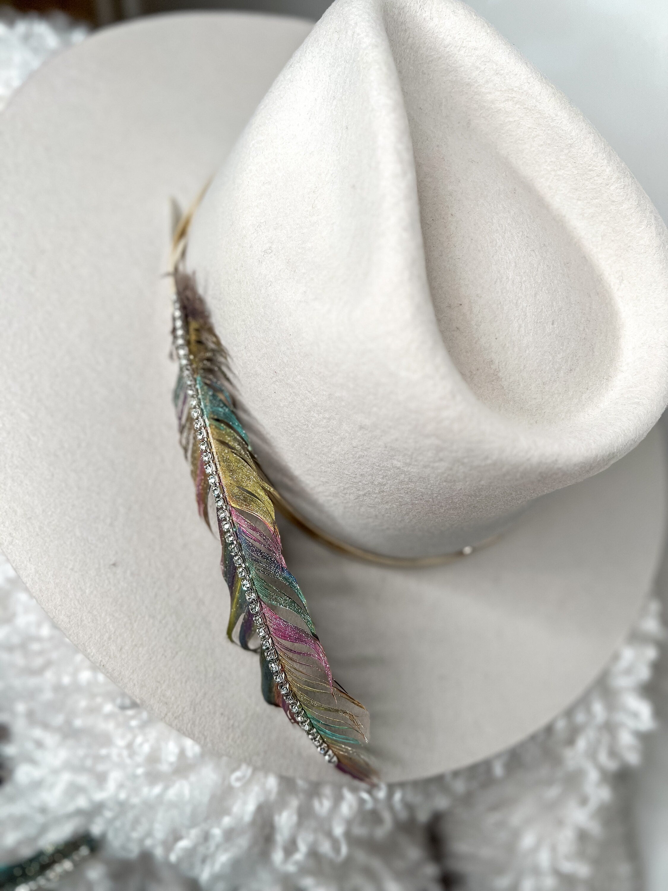 Hand Painted Rhinestone Glitter Rainbow Hat Feather Accessory Cowgirl Hat Decoration